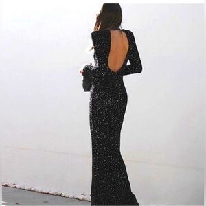 ZW COLLECTION ZARA SHOULDER PAD
SEQUIN DRESS NWT SIZE MEDIUM.❤️